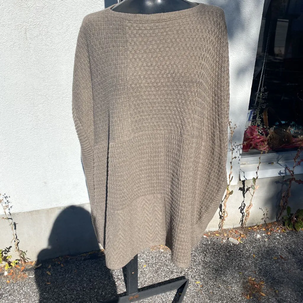 Ann Taylor poncho O/S